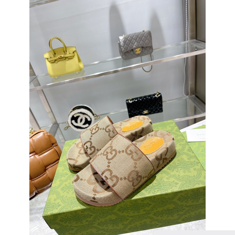 G*u*i slippers